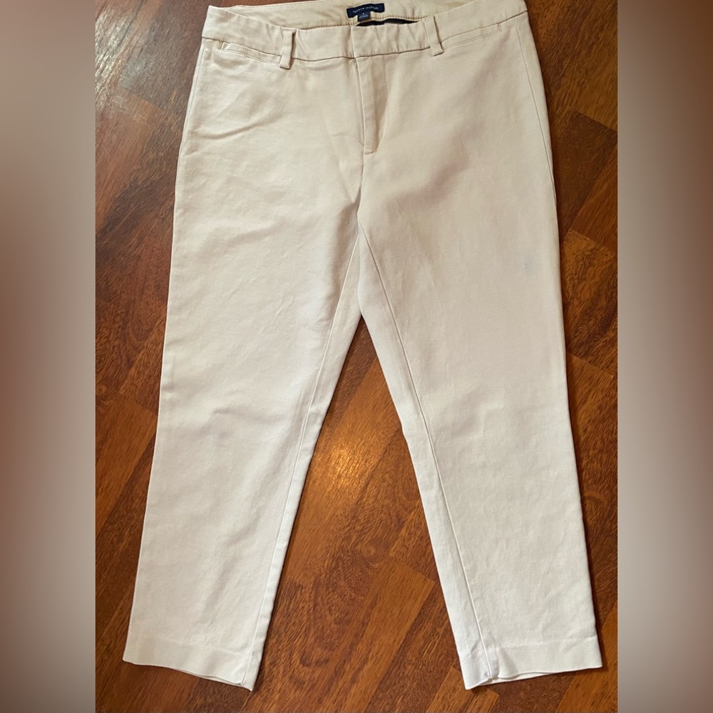 Tommy Hilfiger Capri’s Ladies size 6 beige khaki skinny leg